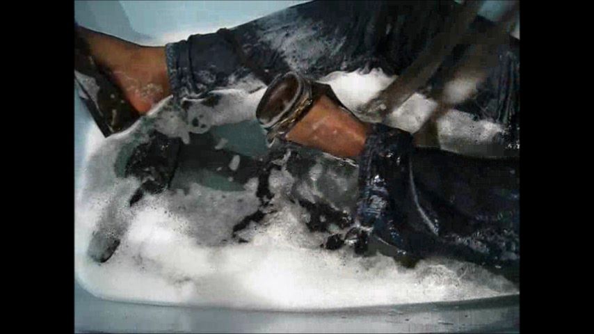 bathing-in-jeans-pantyhose-and-heels_mai