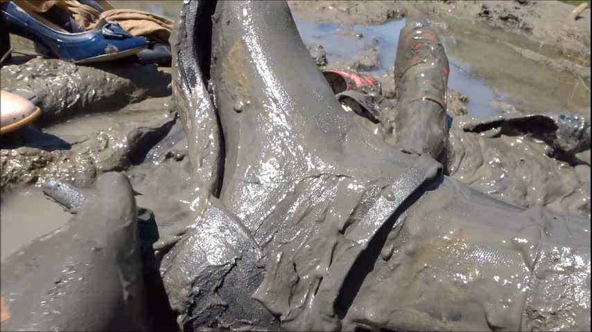 playing-in-mud-nylons-shoes-feet-part_ma